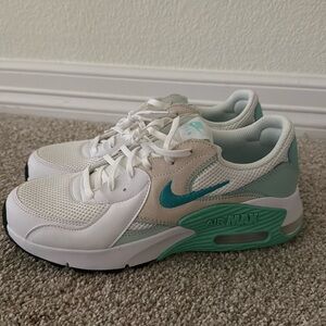 Women’s AirMax size 9.5